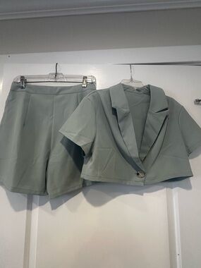 Cropped Short-Sleeve Blazer & High-Waist Shorts Set - Mint Green